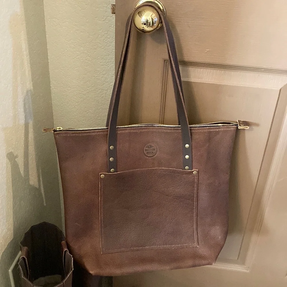 Button Rock Zip Leather Tote EUC
